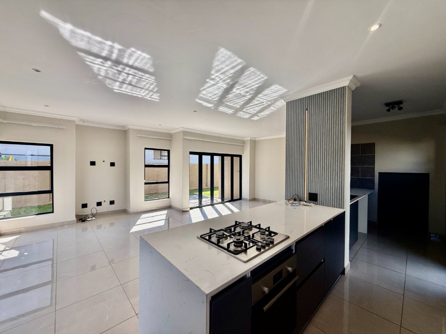 To Let 4 Bedroom Property for Rent in Melodie North West